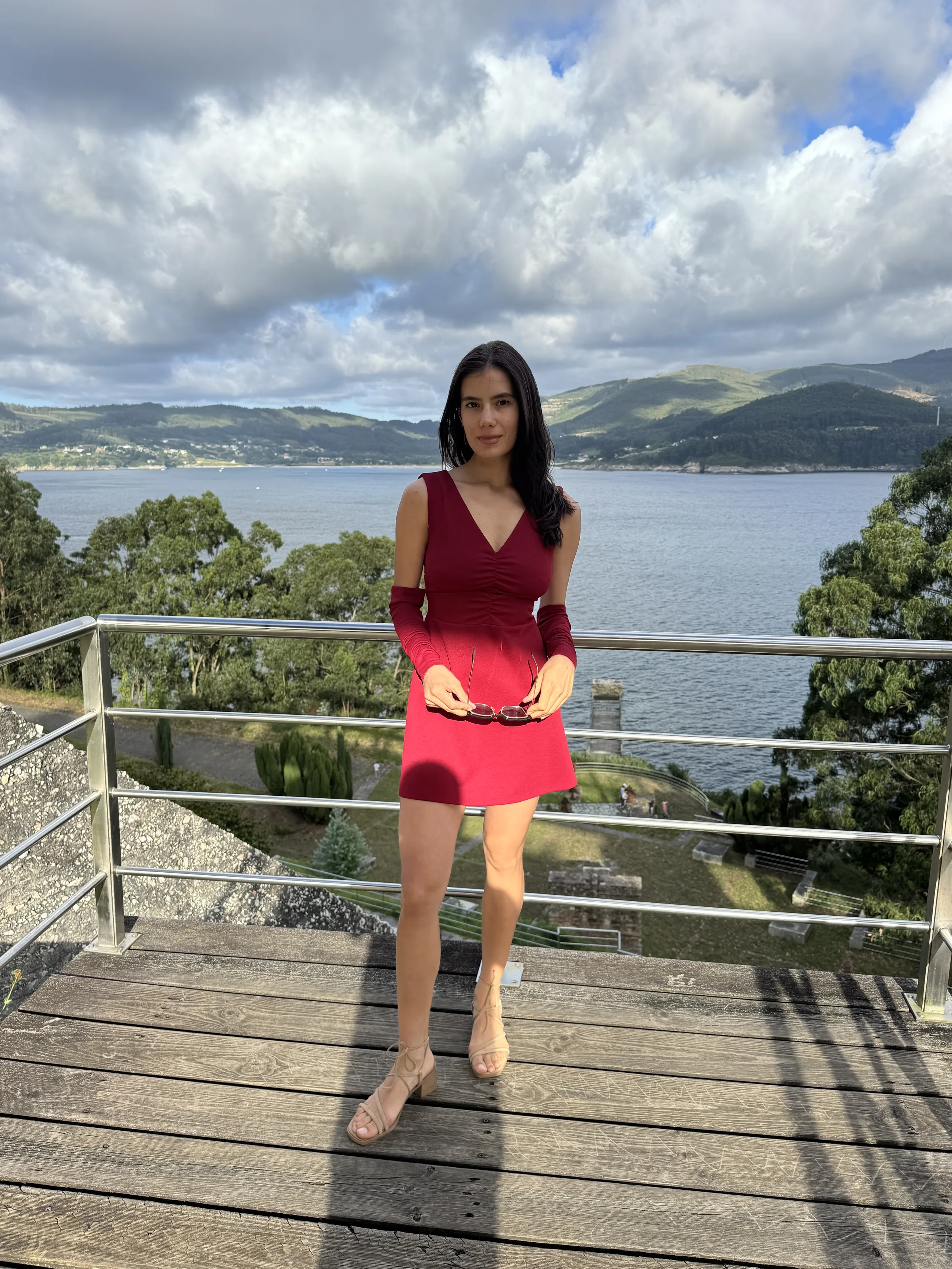 Vestido de cóctel rojo corto a medida con detalle en la cintura, Maridem en A Coruña