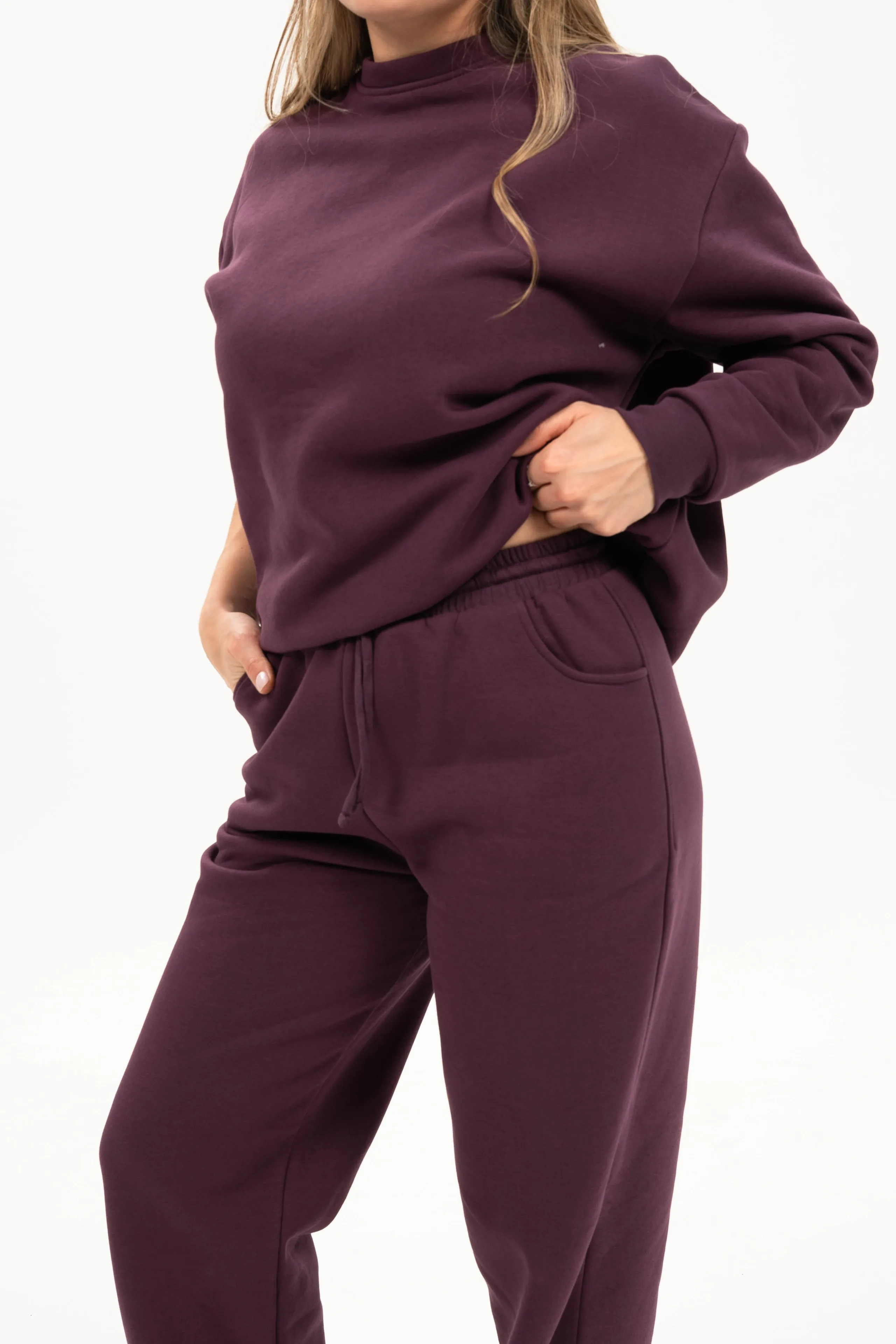 Conjunto de punto en color burdeos confeccionado para marca