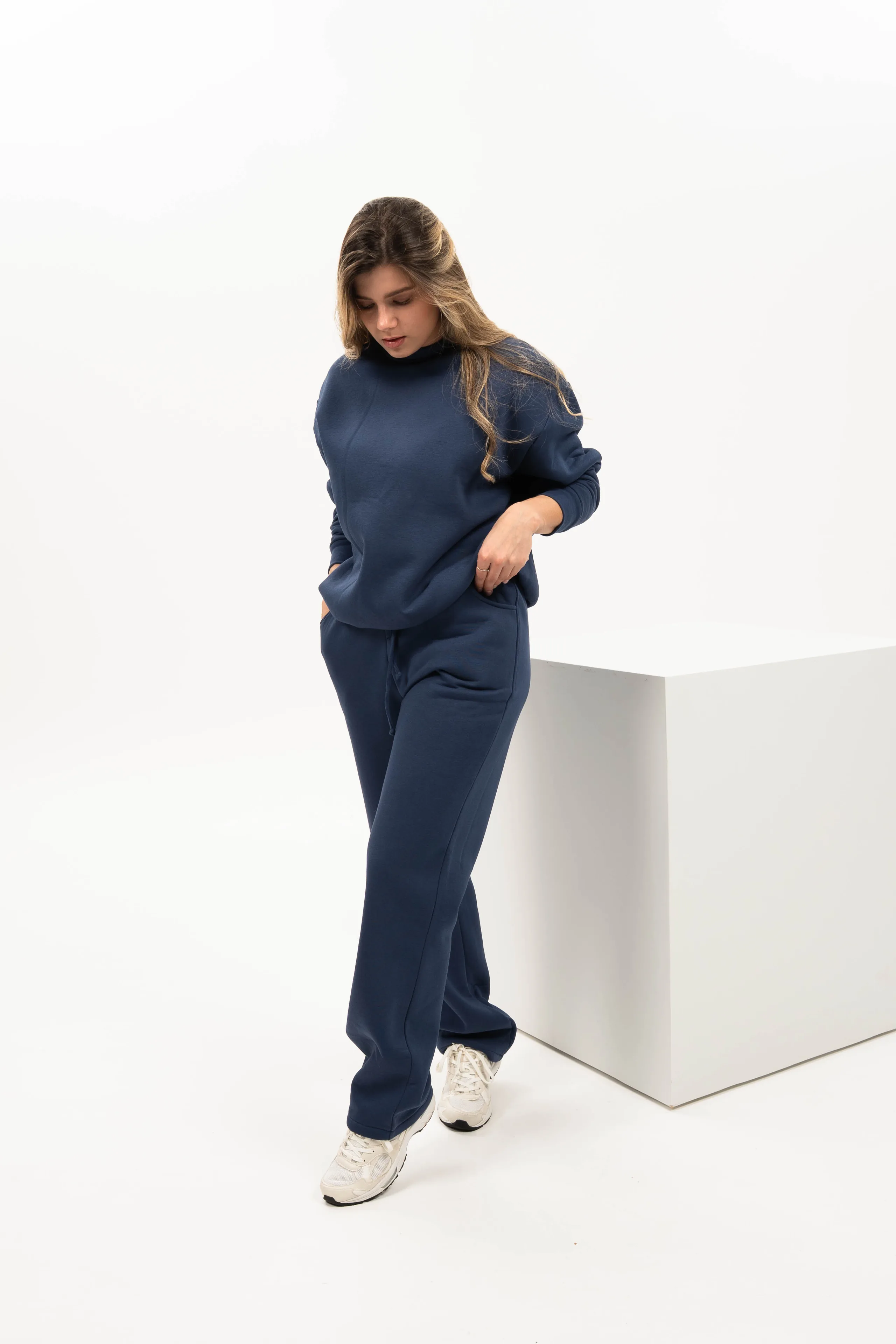 Conjunto de punto en azul marino confeccionado para marca