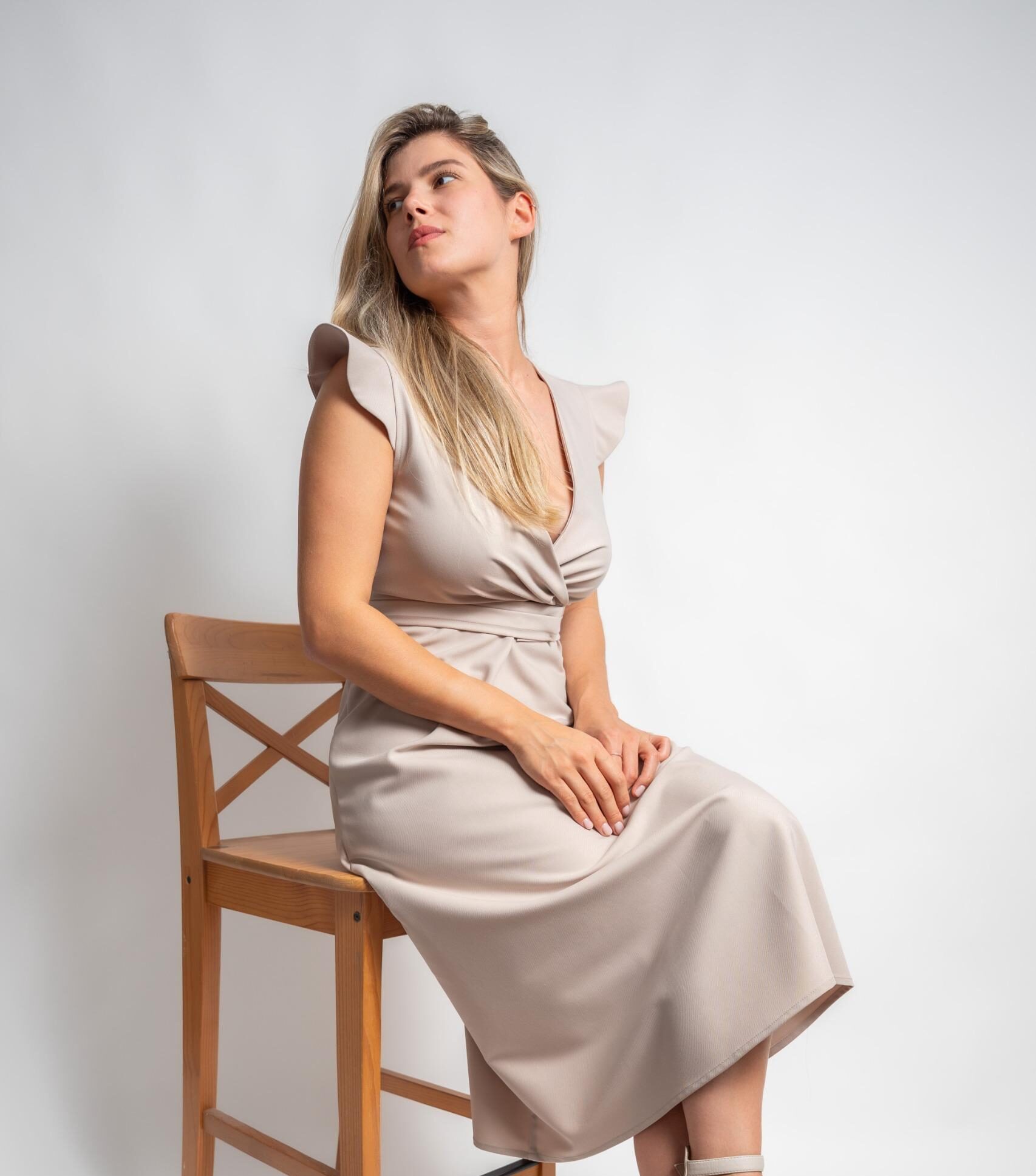 Vestido Midi Beige diseñado y confeccionado por Maridem